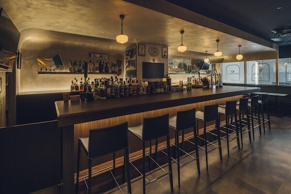 THE CURRAGH IRISH PUB