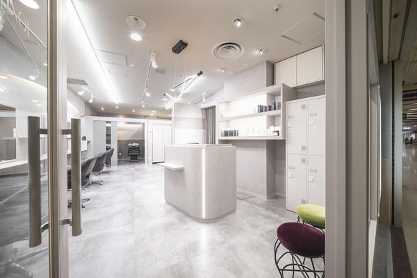 PINOT Umeda 美容室・理容室・ヘアサロンの内装・外観画像