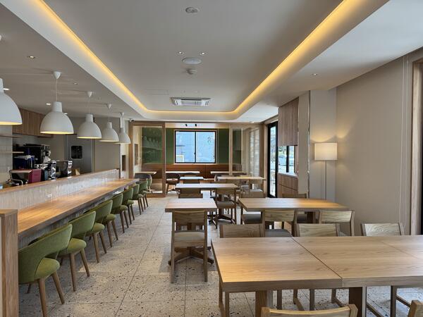 BAHNHOF COMMUNITY CAFE 