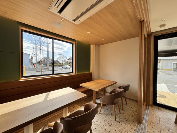 BAHNHOF COMMUNITY CAFE 