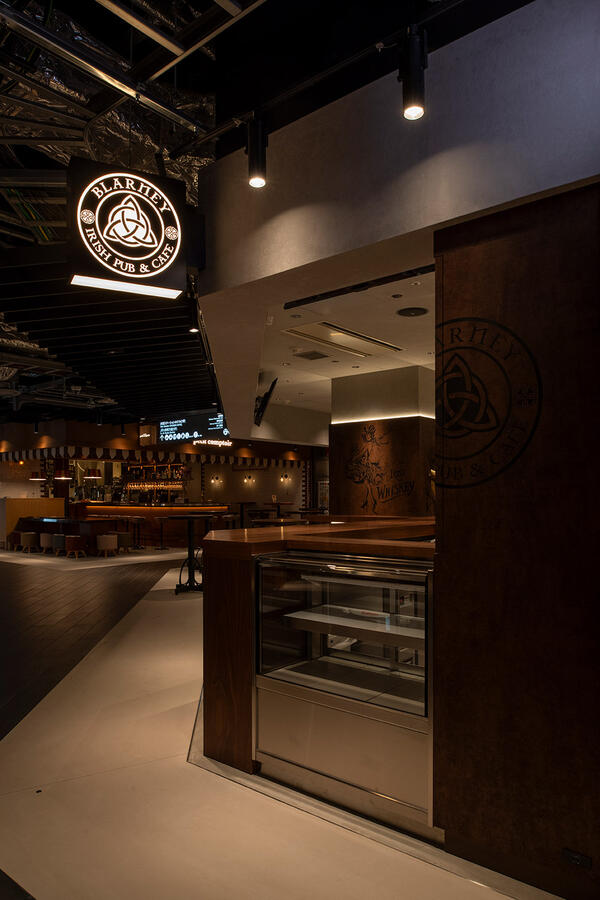 BLARNEY Irish Pub & Cafe