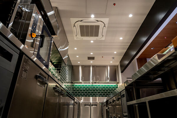 CRISP SALAD WORKS 品川インターシティ店