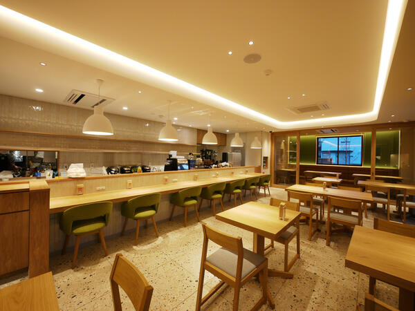 BAHNHOF COMMUNITY CAFE 