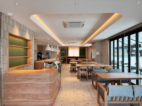 BAHNHOF COMMUNITY CAFE 