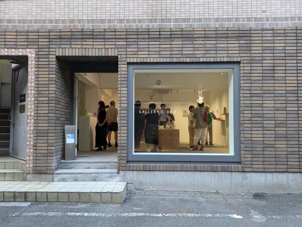 GALLERY SIDE