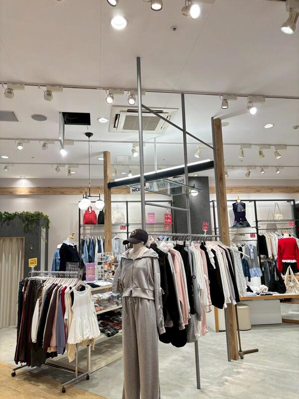 NICE CLAUP/OLIVE des OLIVE 北陸小矢部店