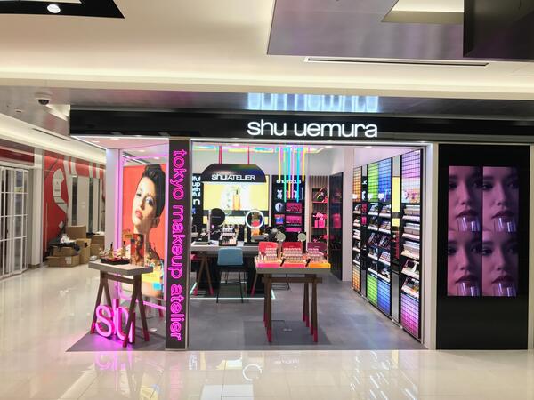 shu uemura 銀座6 化粧品の内装・外観画像