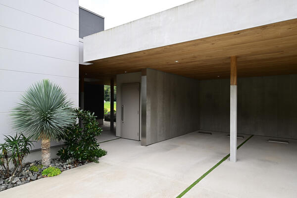 H showroom