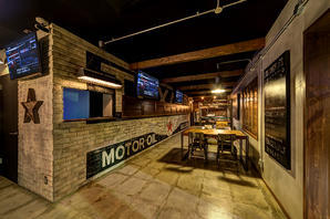 213CALWING MOTORING ショールーム（物販）の内装・外観画像