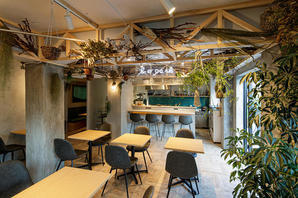 b.e.park カフェダイニングバーの内装・外観画像