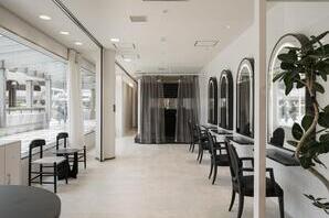 Maison Blanc AVEDA 川西阪急店 ヘアサロン・物販店の内装・外観画像