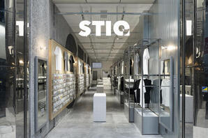 STIQ STORE SHINSAIBASHI ステッカーショップの内装・外観画像