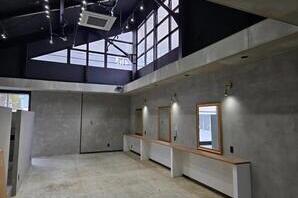 KAMI factory rain 美容室・理容室・ヘアサロンの内装・外観画像