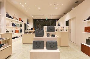 LIB　淀屋橋odona店 バッグ・革小物販売の内装・外観画像
