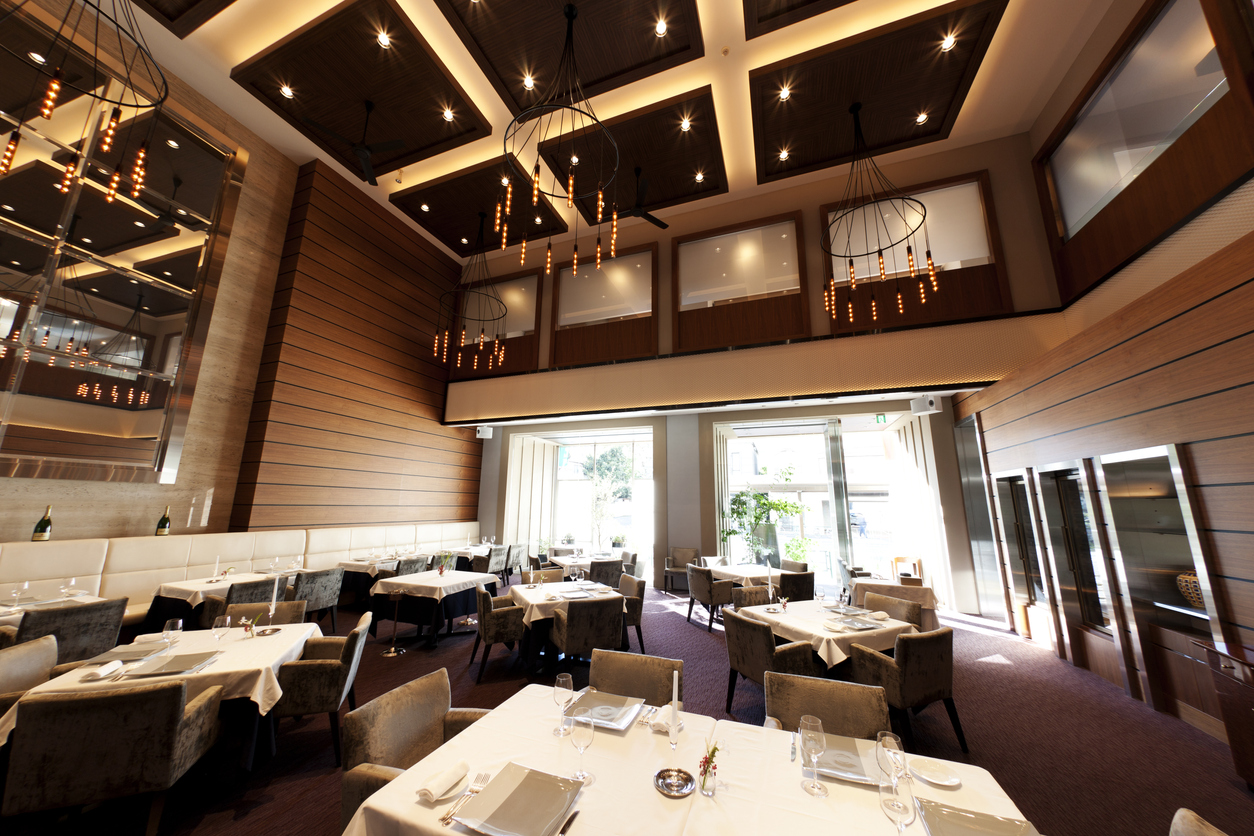 飲食店のイメージを左右する天井と壁 選び方のポイントや注意点 事例をチェック 内装に関わるお役立ち情報 店舗デザインマガジン 店舗デザイン Com