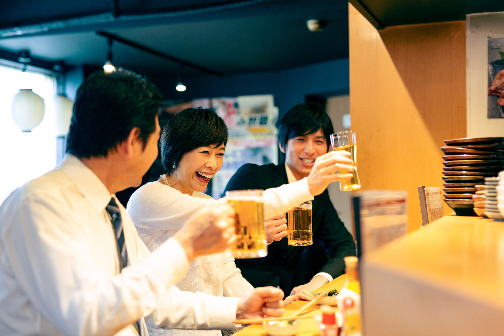 コの字型カウンターで繁盛する大衆居酒屋が急増 内装に取り入れるときの注意点は 内装に関わるお役立ち情報 店舗デザインマガジン 店舗デザイン Com