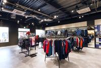 Asics Factory Outlet佐野プレミアム アウトレット 佐野駅 店舗デザイン Com